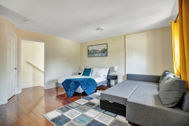 Building Photo - 131 Tarragona Way