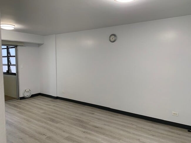 Building Photo - 3350 Sierra Dr