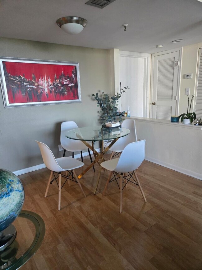 Foto del edificio - 6797 Willow Wood Dr