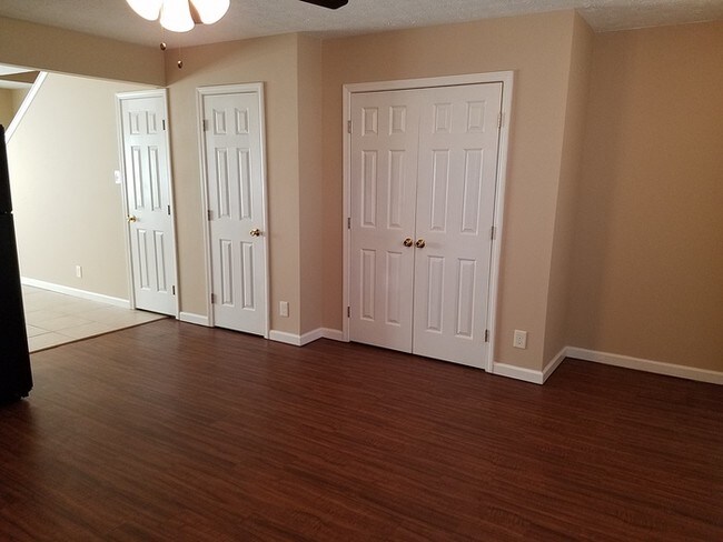 Building Photo - Clean Townhome in Hampton