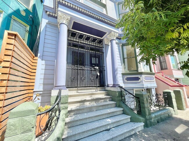 Foto del edificio - 3BR/2BA Renovated Victorian Full Floor Fla...