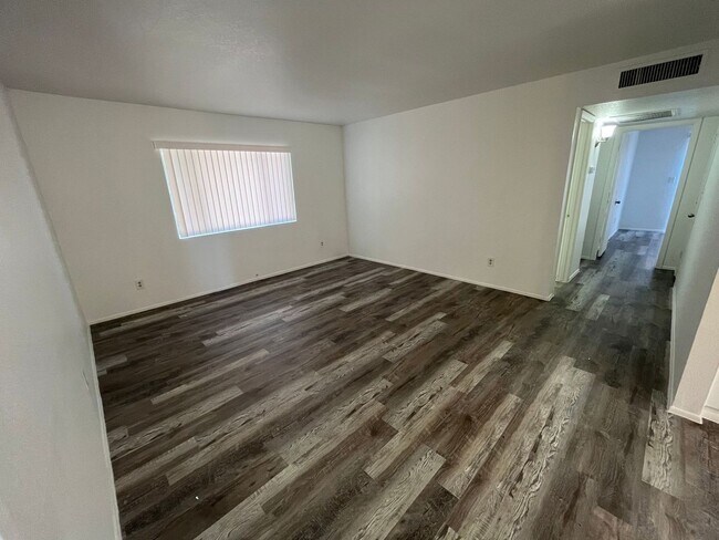 Building Photo - 10219 N 12th Ave