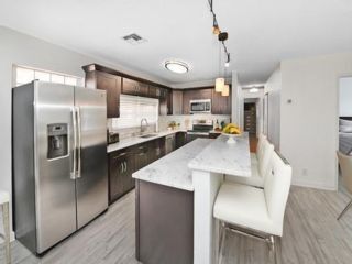 Primary Photo - 2320 NE 48th Ct