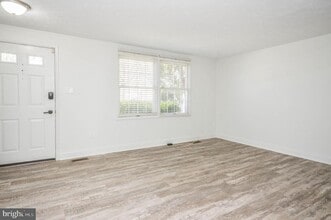 Building Photo - 14550 Farmcrest Pl