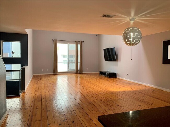 Building Photo - 3209 Yellowstone Park Dr