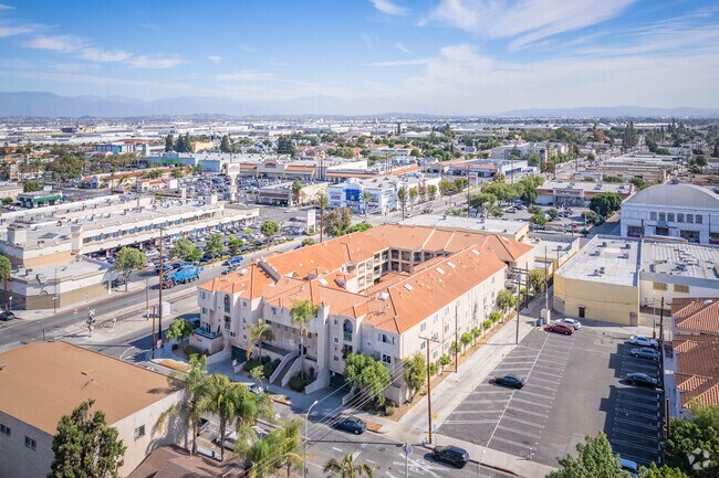 6100 Rugby Ave Huntington Park, CA 90255-7100 - 6100 Rugby Ave