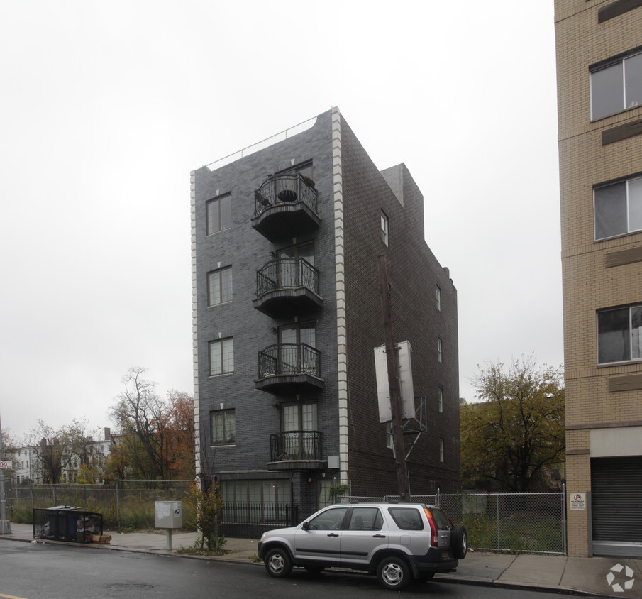 Primary Photo - 774 Myrtle Ave