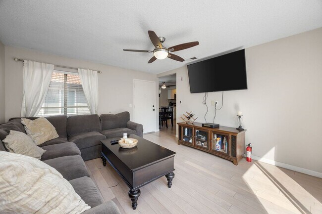 Foto del edificio - 1336 Brentwood Cir