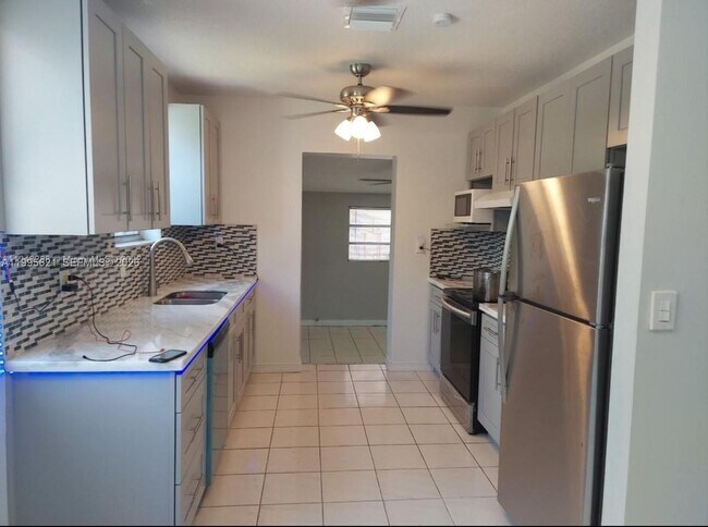 Foto del edificio - 3830 SW 31st St