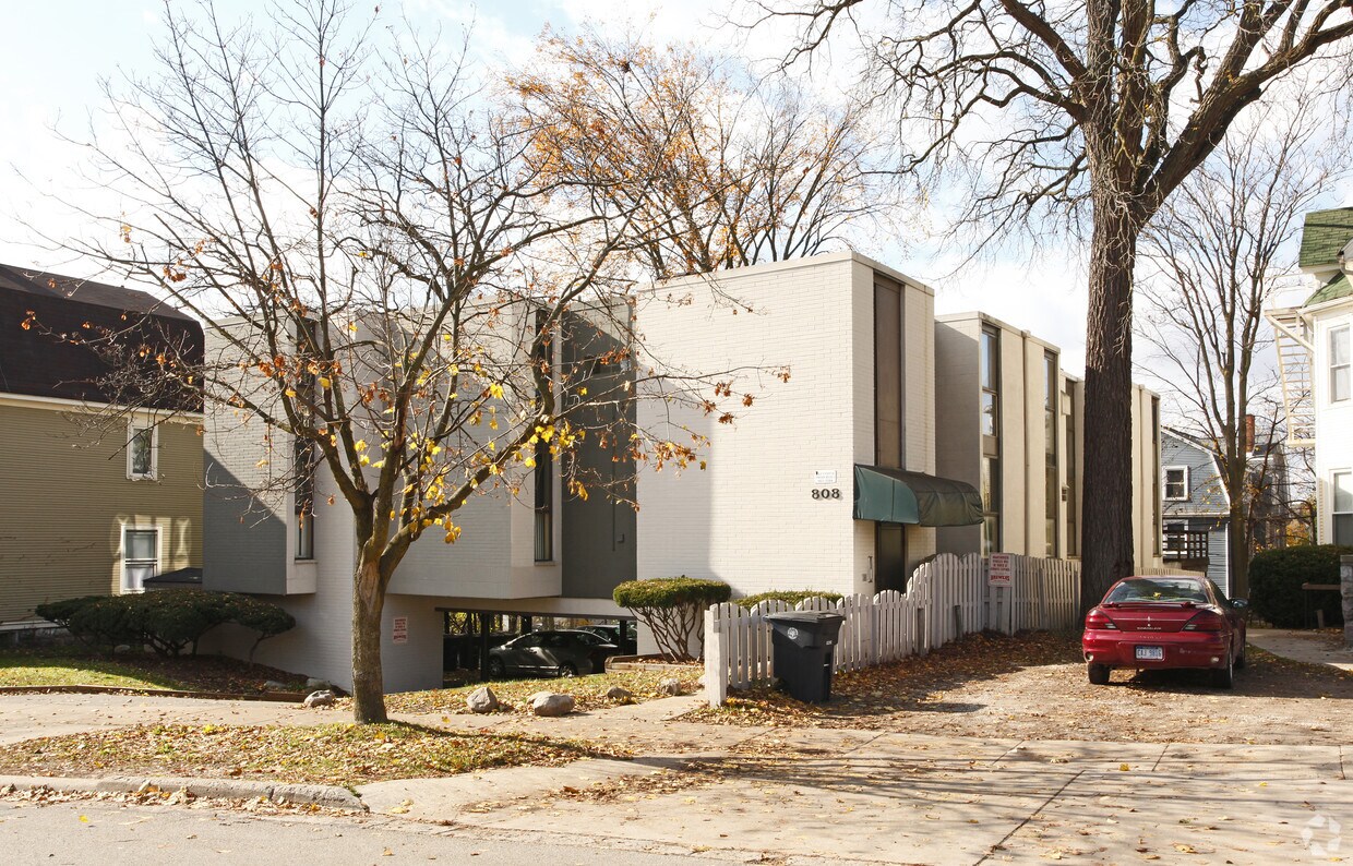 808 Oakland Ave Ann Arbor Mi 48104 Apartments Ann Arbor Mi Apartments Com