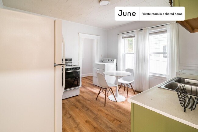 Foto del edificio - Room in Shared 4 bed/1 bath home