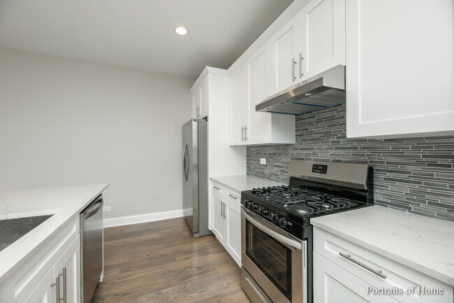 Kitchen - 4103 N Lincoln Ave