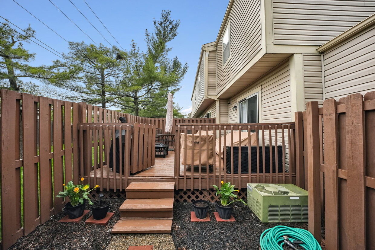 Primary Photo - 799 Cap Ln
