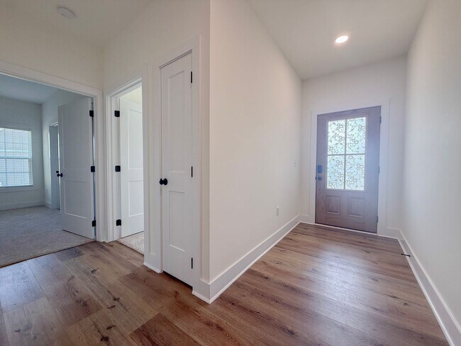 Foto del edificio - 3-Bedroom Home Steps from Resort-Style Pool with Jack-and-Jill Bath