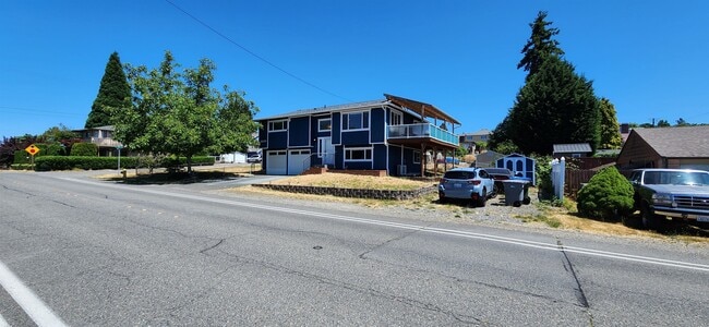 Building Photo - 2820 Burnett Ave N