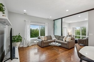 Building Photo - 645 Custer Ave