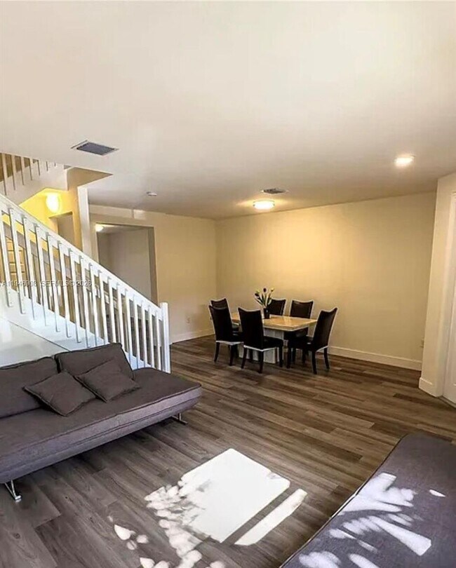 Foto del edificio - 3349 W 105th Terrace