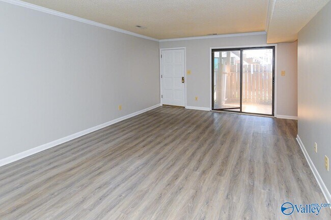 Foto del edificio - 2225 Golf Rd SW