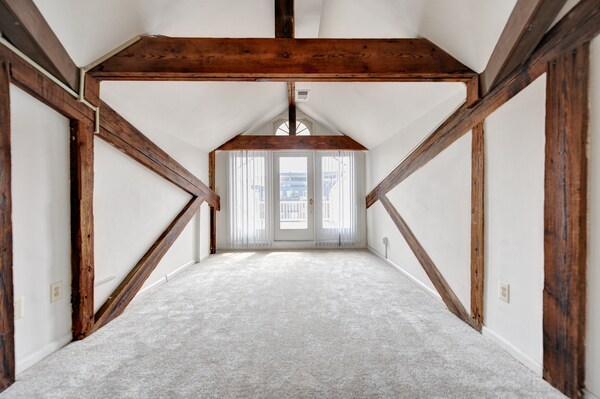 Thames Point- Exposed Beams - Thames Point Apartments