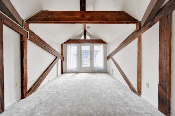 Thames Point- Exposed Beams - Thames Point