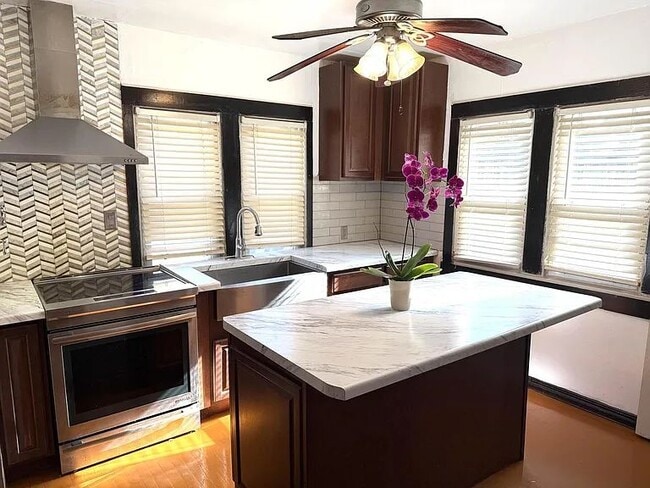 Foto del edificio - 3006 N Buffum St