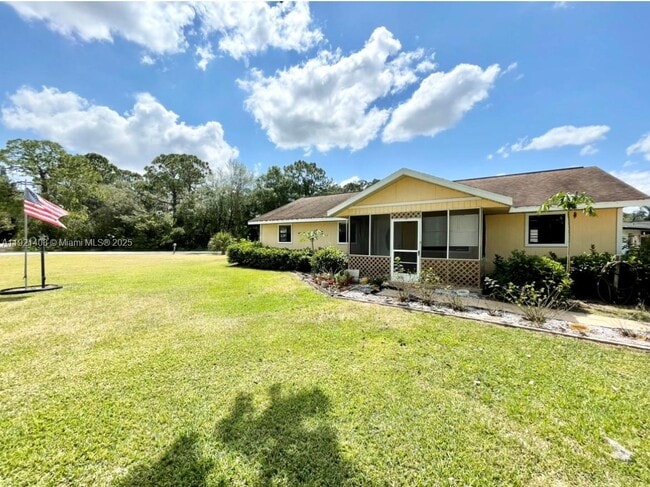 Foto del edificio - 203 Eleanor Blvd