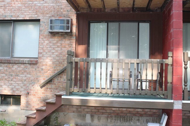 Building Photo - 45 Denrose Dr