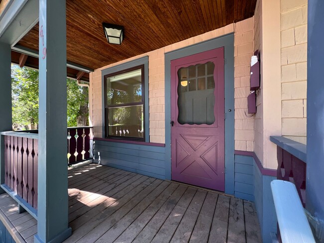 Building Photo - 619 W Harrison St