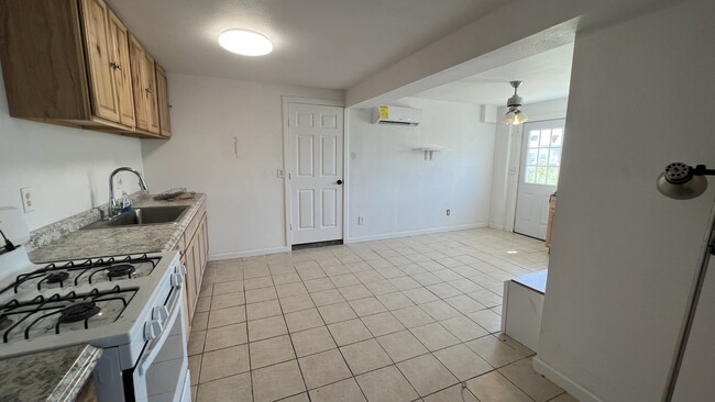 Photo - 2112 Victory Ave Apartment