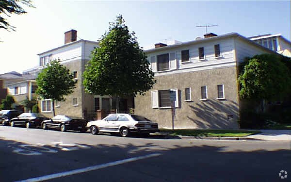 Foto del edificio - 9425 Charleville Blvd
