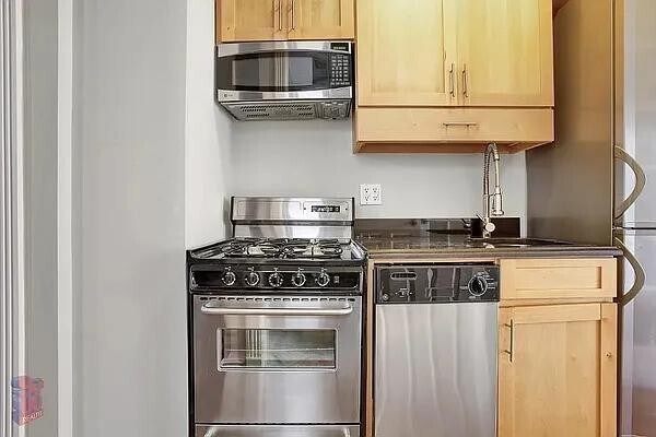 Foto del edificio - 345 E 5th St