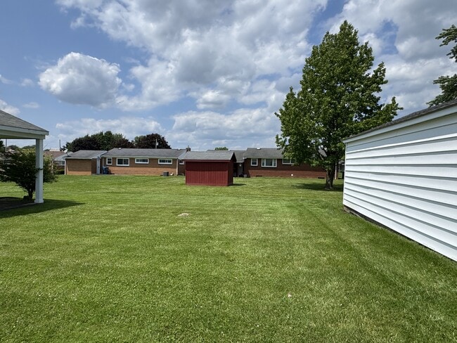 Building Photo - 241 Helena Dr