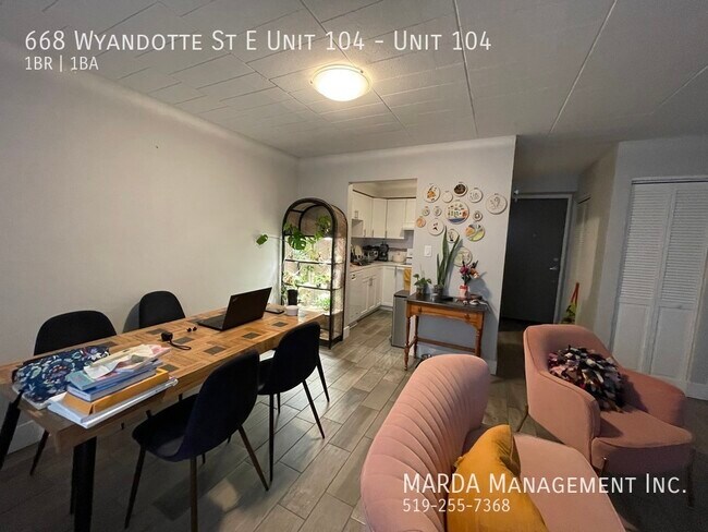 Photo du bâtiment - UPDATED 1BED/1BATH MAIN FLOOR UNIT DOWNTOW...