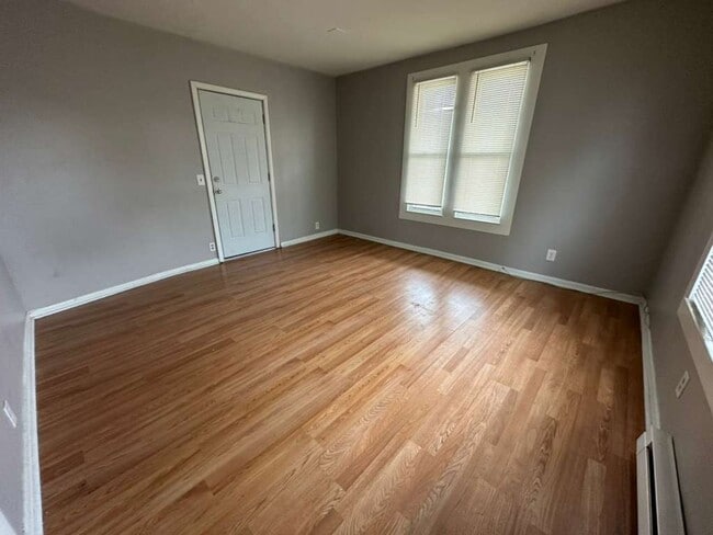 Photo - 27 Hickory St Apartment