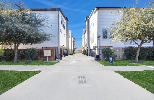 Foto del edificio - 604 W 28th St