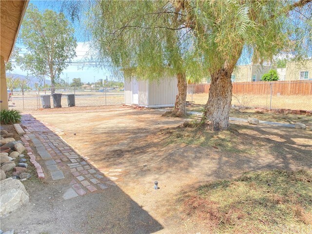 Foto del edificio - 107 Lakeshore Dr