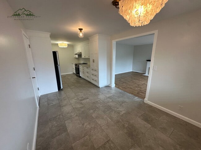 Building Photo - Fully Updated 3 Bedroom 1 Bathroom