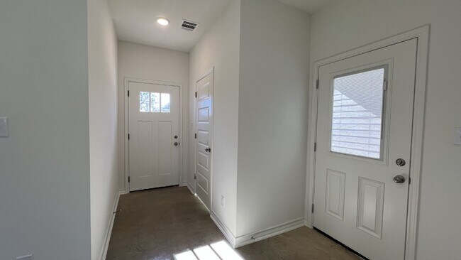 Building Photo - Modern Duplex with Granite Countertops in ...