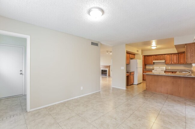 Building Photo - 4461 W Yorkshire Dr