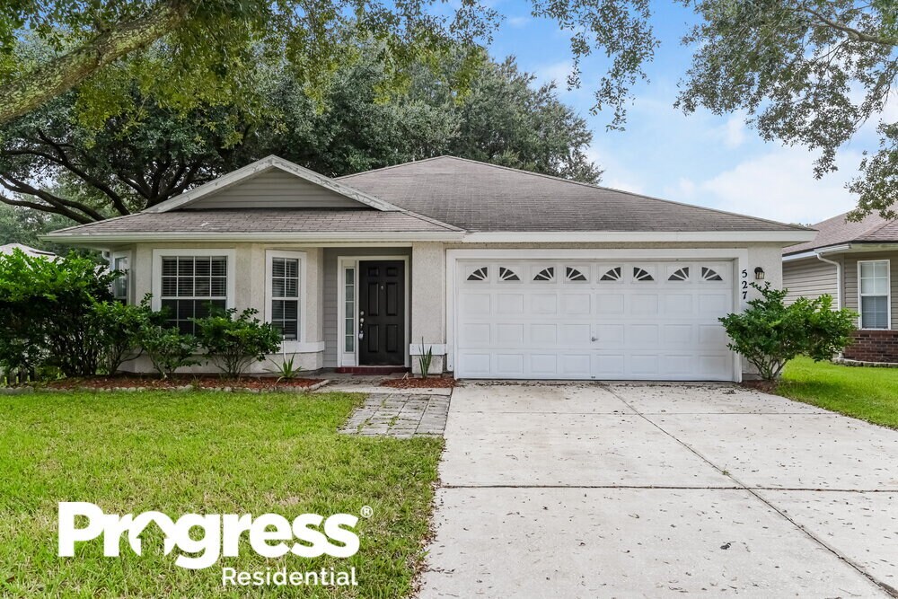 Foto principal - 527 Chancellor Dr E
