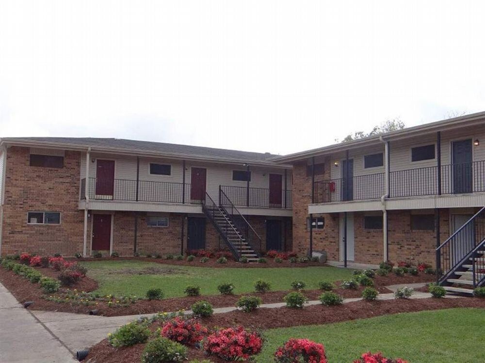 1924 Avenue H Unit 6, Nederland, TX 77627 Room for Rent in Nederland