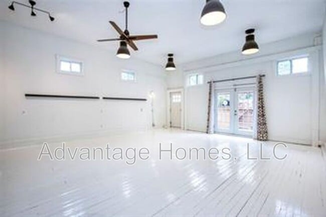 Building Photo - 3522 Genessee St