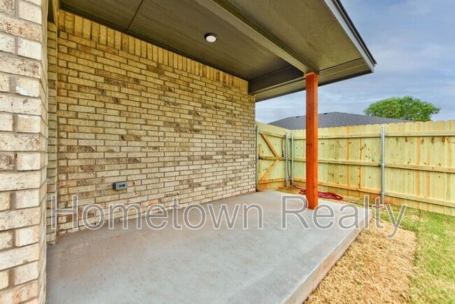 Building Photo - 500 N Cyn Ter