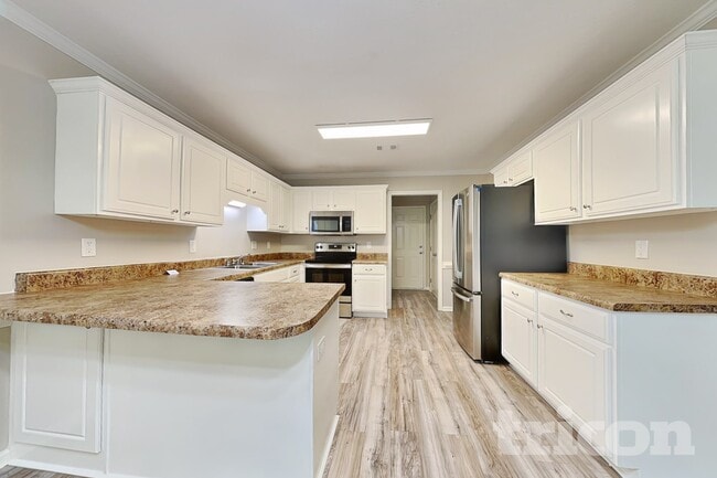Building Photo - 2124 Sylvan Lake Dr
