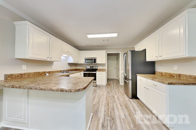 Foto del edificio - 2124 Sylvan Lake Dr