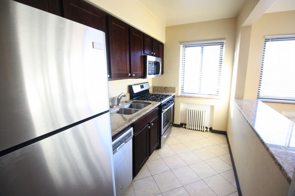 Primary Photo - 1410 Poplar St