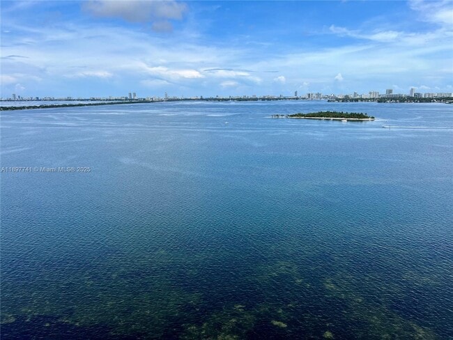 Building Photo - 700 NE 24th St