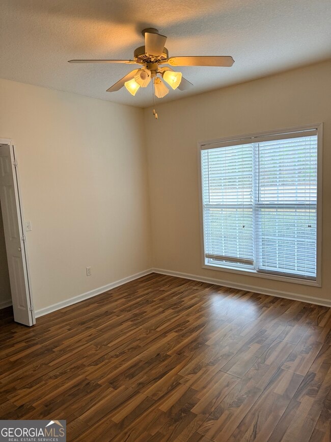 Building Photo - 1114B Southbend Dr