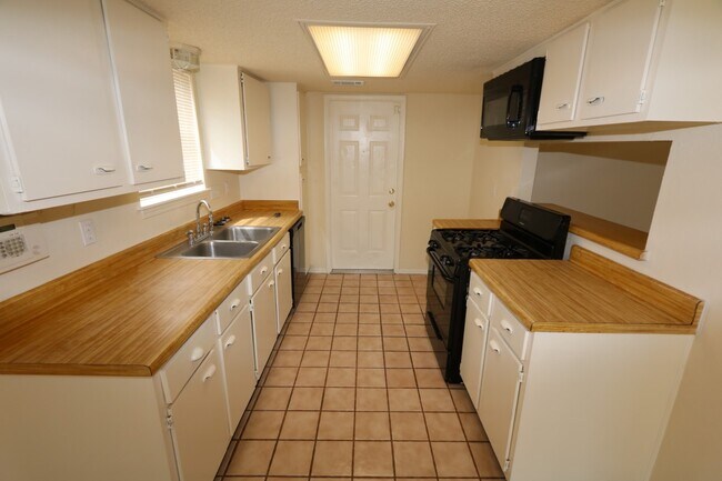 Foto del edificio - 2106 Marot Dr