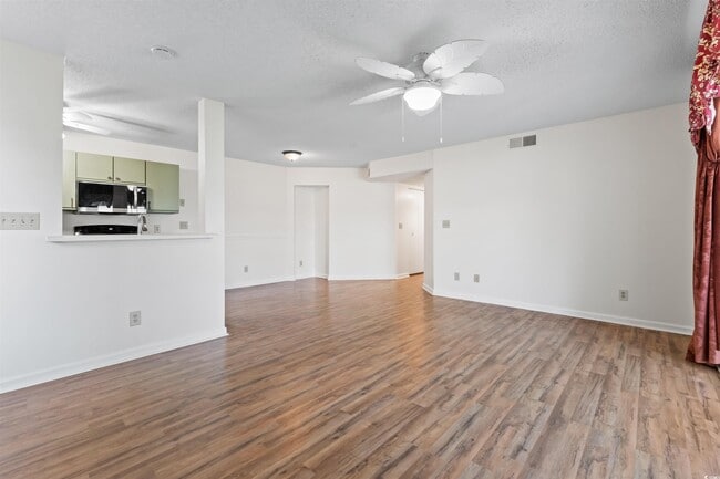 Building Photo - 2122 Clearwater Dr